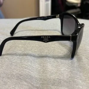 Prada Sunglasses 61018 1ab-3m1 130 2n black in excellent conditions Prada, Black sunglasses. ref.1003239 - Joli Closet main image 3